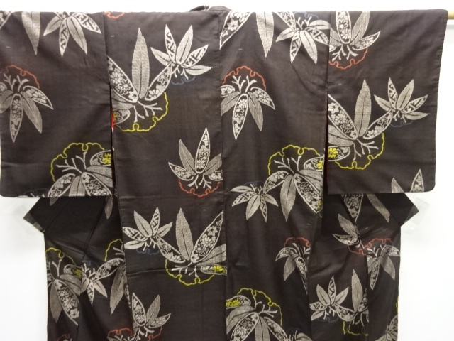  大正ロマン　雪輪に笹模様織出し本場泥大島紬着物